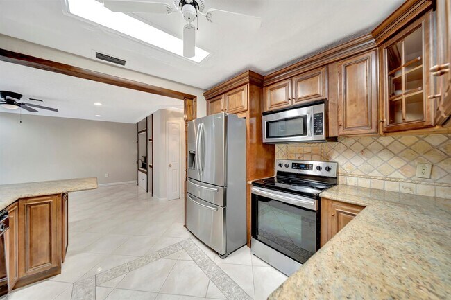 Building Photo - 7040 SW 18th St
