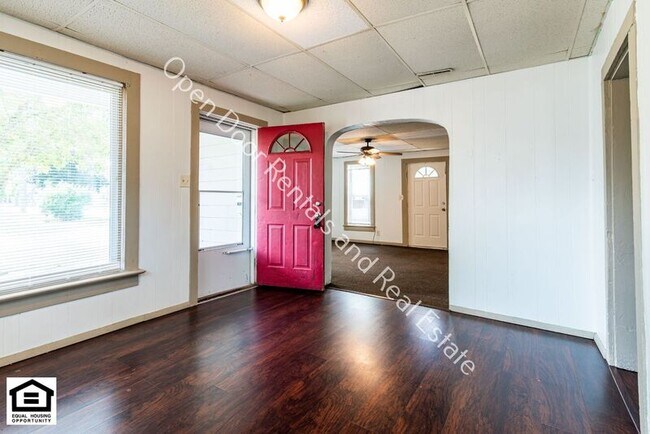 Foto del edificio - 360 W 9th St