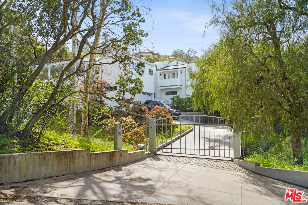 2039 Tuna Canyon Rd, Topanga, CA 90290 Room for Rent in Topanga, CA