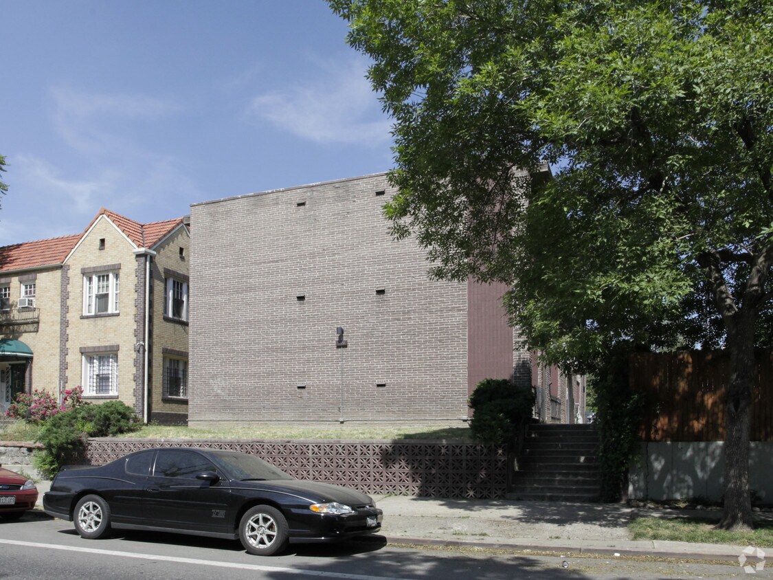 Building Photo - 1326 Corona