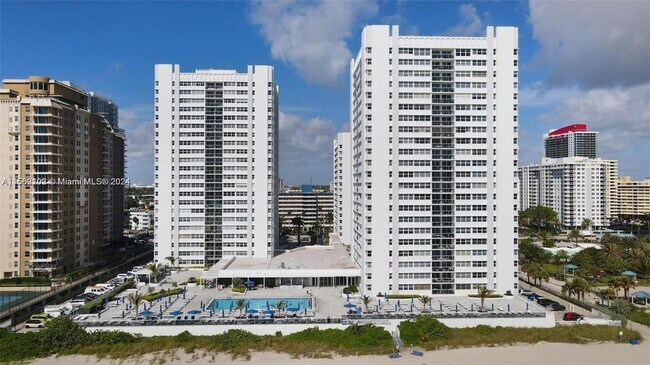 Building Photo - 1904 S Ocean Drive 1807, Hallandale Beach,...