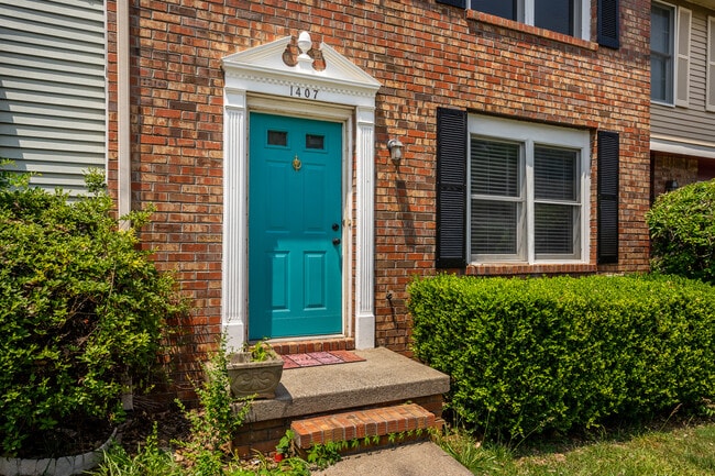 Building Photo - 1407 Springleaf Cir SE