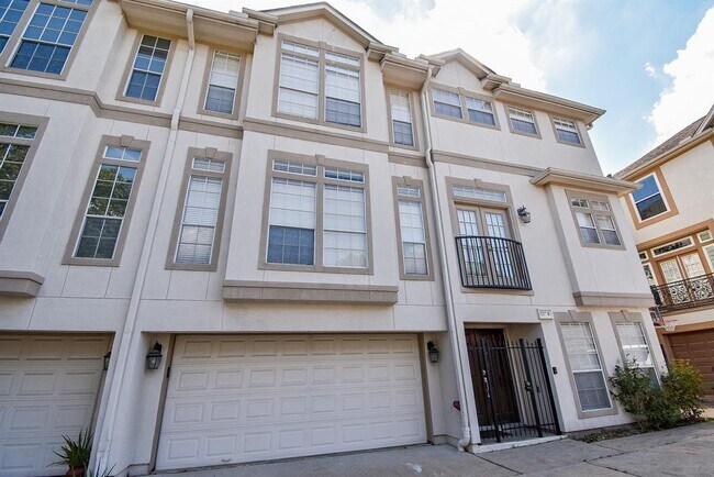 Building Photo - 5217 Blossom St