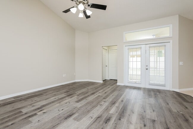 Building Photo - 1052 Sadie Ln