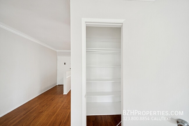 Building Photo - 1306 Havenhurst Dr