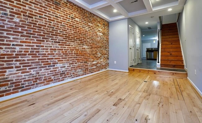 Building Photo - 214 S Regester St