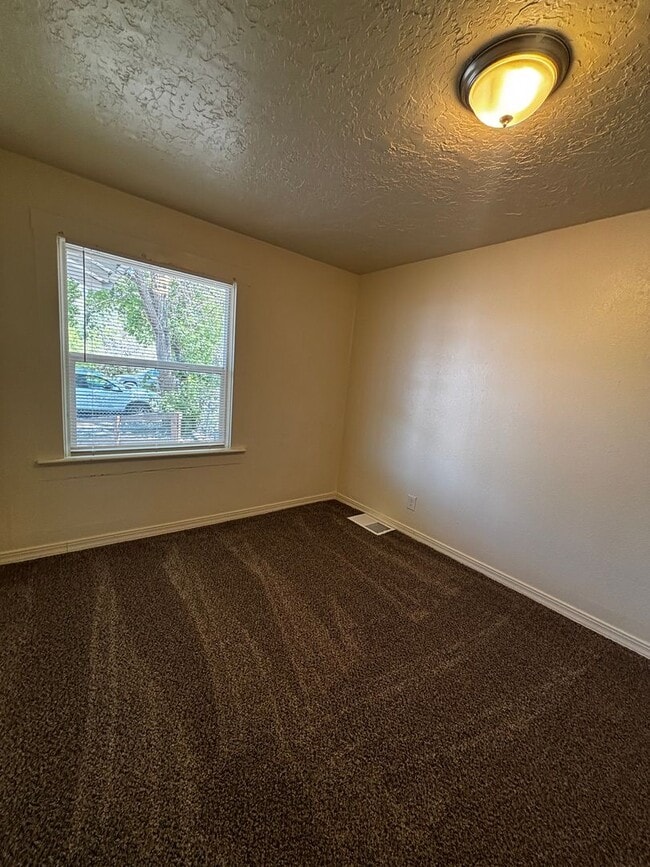 Building Photo - Quaint home with fully fenced yard and updates