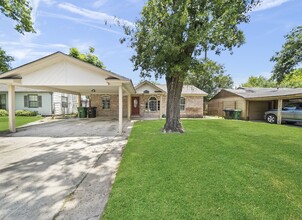 Building Photo - 1411 Pleasantville Dr