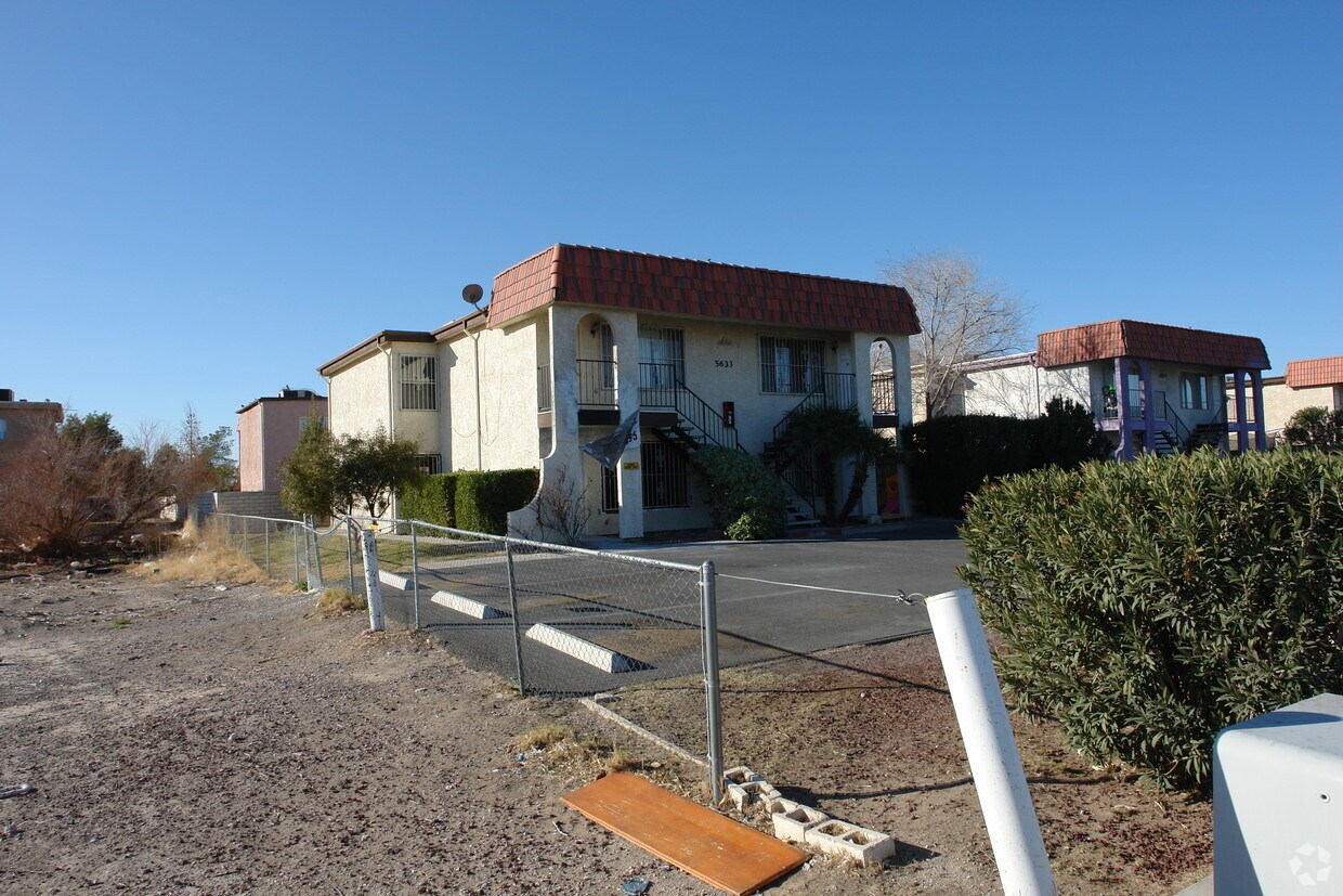 Primary Photo - 5633 E Lake Mead Blvd