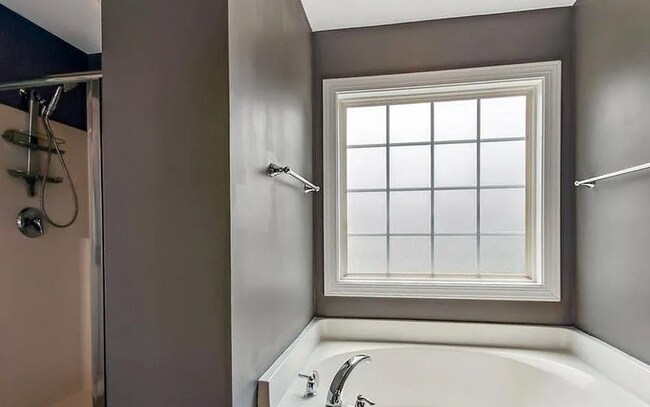 Building Photo - EXCELLENT LOCATION! 5 Bedroom home in gate...