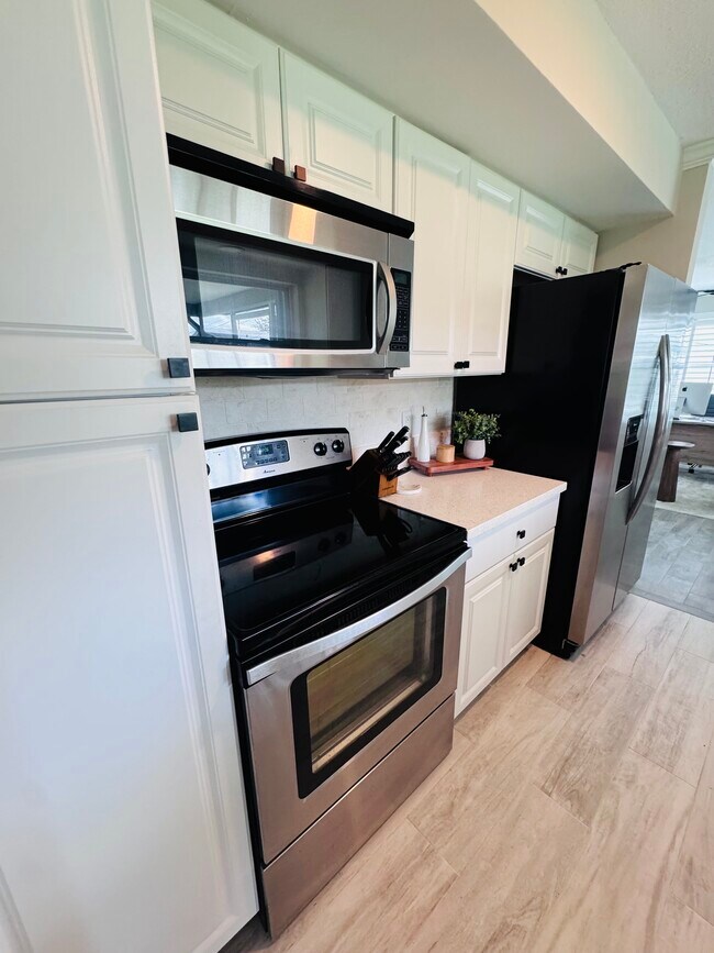 Foto del edificio - 13926 Sunset Dr