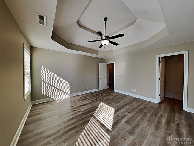 Building Photo - 634 Hollow Crst