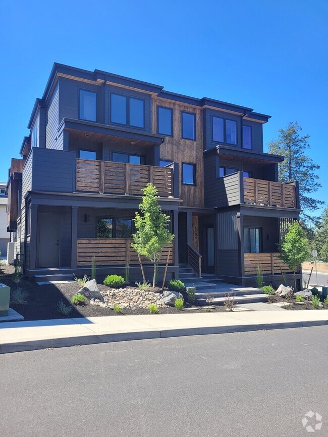 Building Photo - 61579 SW Riverwalk Ln