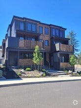 Building Photo - 61579 SW Riverwalk Ln
