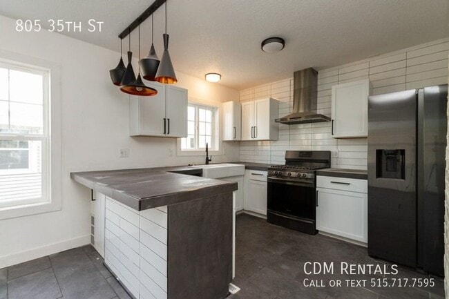 Building Photo - Beautiful Bungalow near Ingersoll!