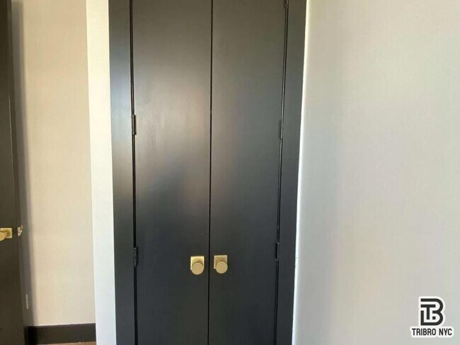 Foto del edificio - 4 bedroom in Brooklyn NY 11215