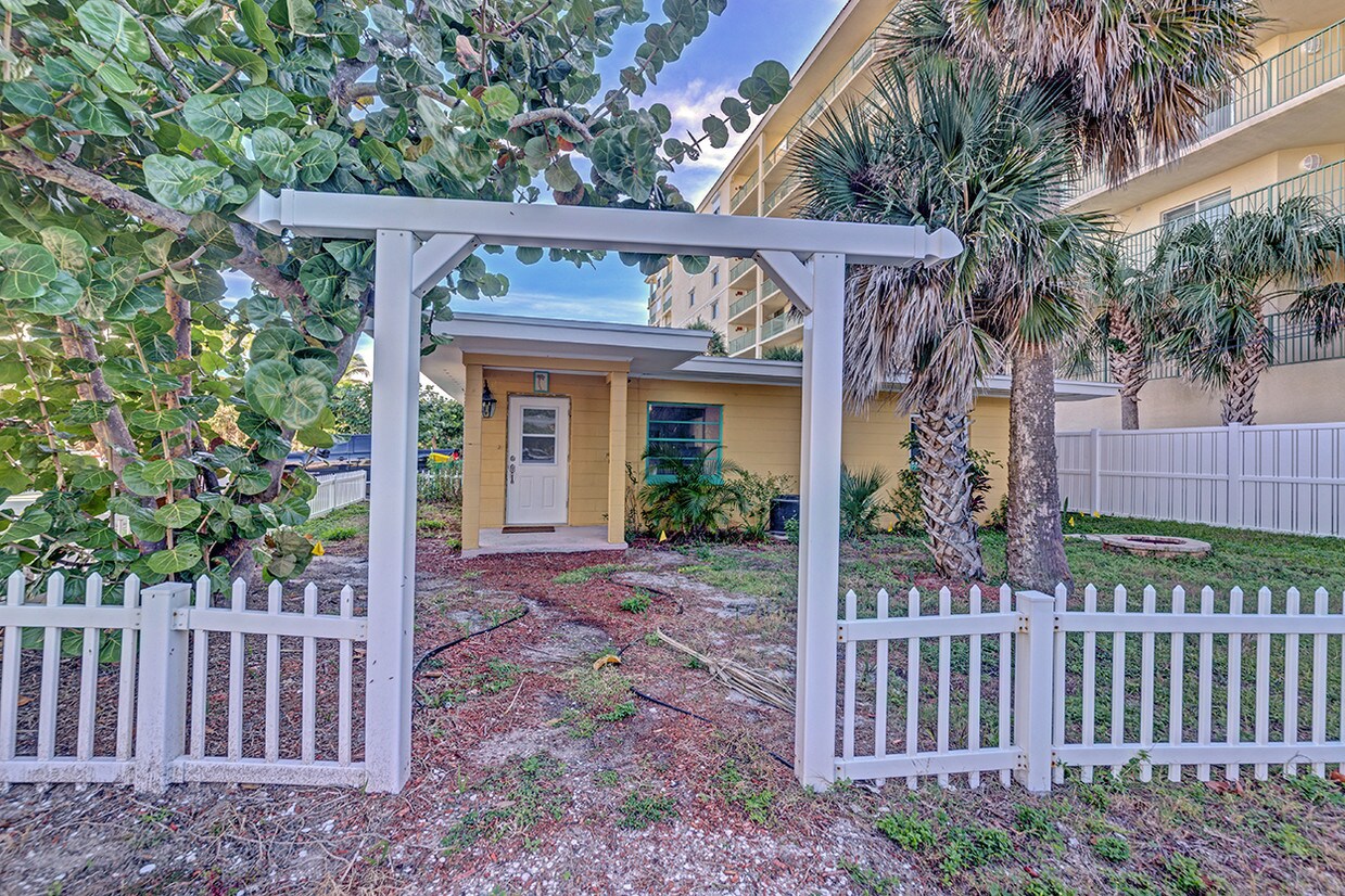 423 Wilson Ave, Cocoa Beach, FL 32931 Apartments in Cocoa Beach, FL