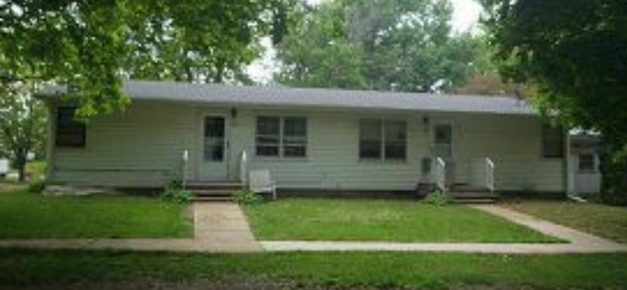 414 4th Ave, Clarence, IA 52216 Townhome Rentals in Clarence IA