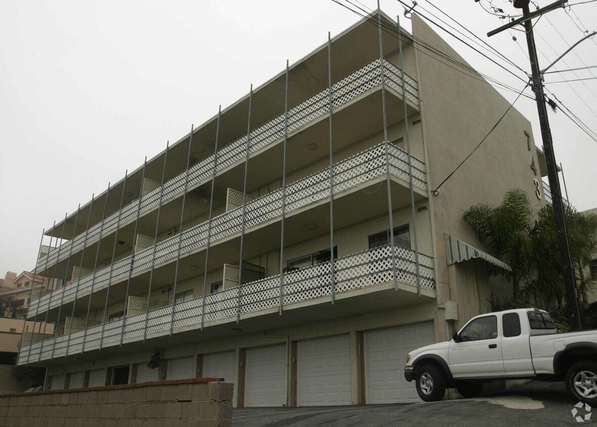 Primary Photo - 743 24th Pl
