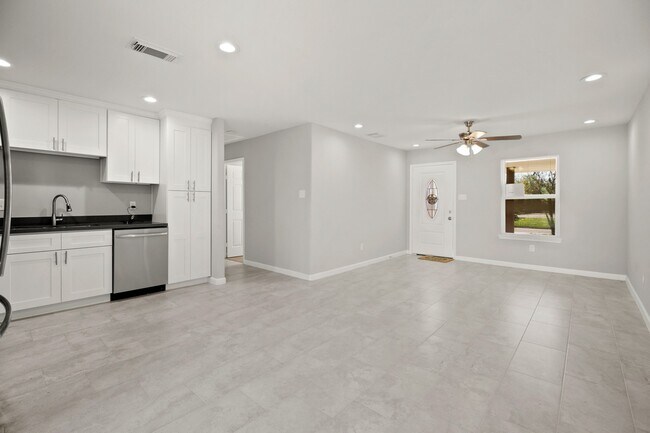 Foto del edificio - 5123 Ridgeway Dr