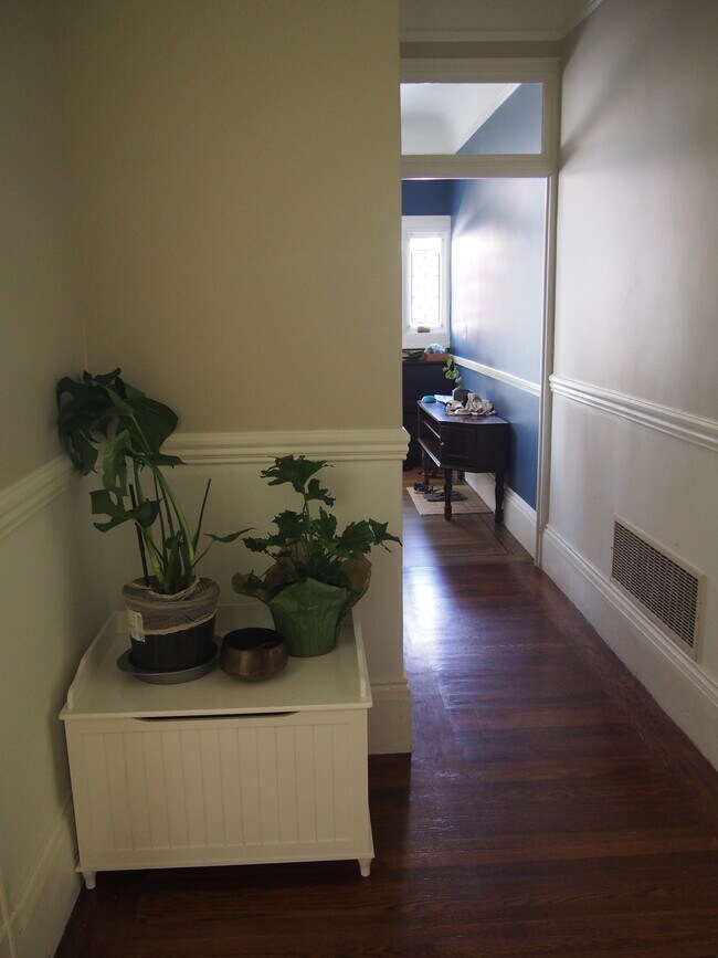 Foyer - 361 Church St