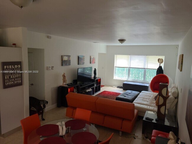 Foto del edificio - 566 NE 77th St
