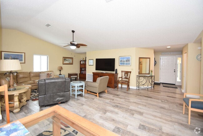 Building Photo - 3 Cherokee Ct W
