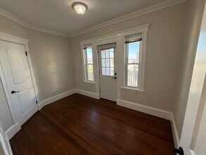 Building Photo - 55 Iffley Rd