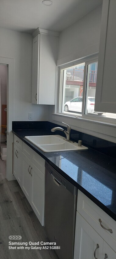 Primary Photo - 205 S Park View St