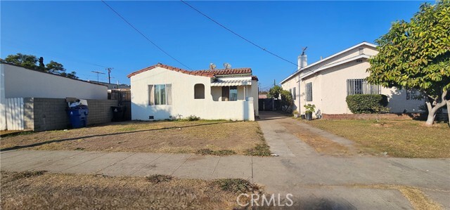 Foto principal - 717 W San Marino Ave