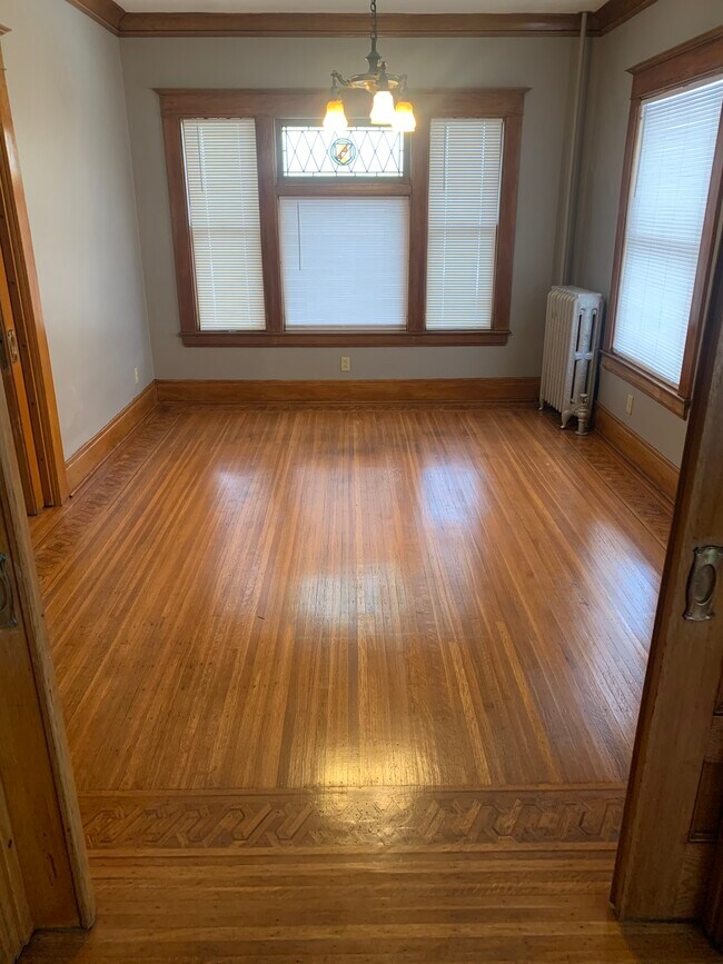 Living room - 110 W Elm St