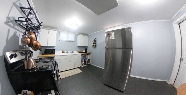 Building Photo - Nice Home with 2 Kitchens + Large Backyard + Washer & Dryer! Available August 1st!