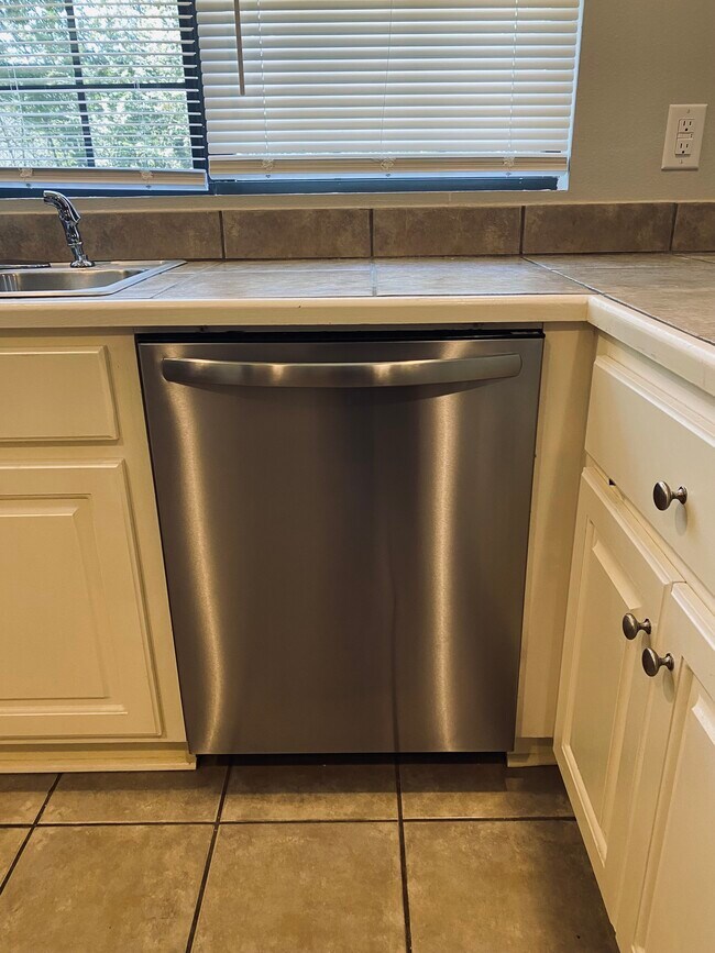 Foto del edificio - 19 Cedaridge Dr