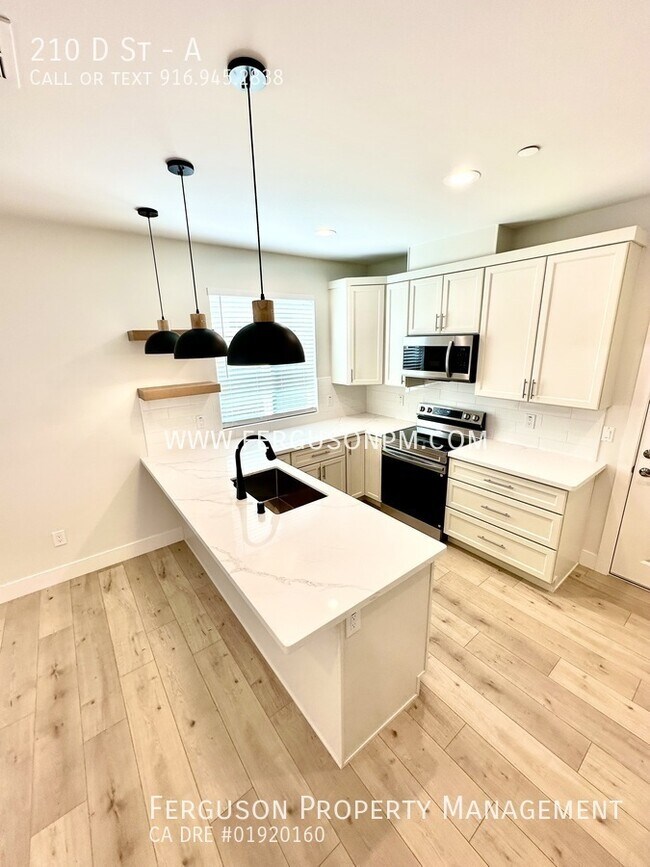 Building Photo - 210 D St