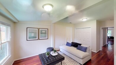 Building Photo - 809 Thayer Ave