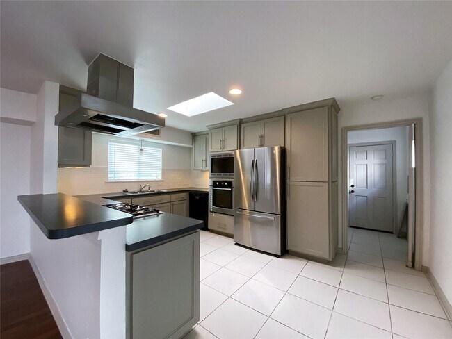 Foto del edificio - 7203 Tickner St
