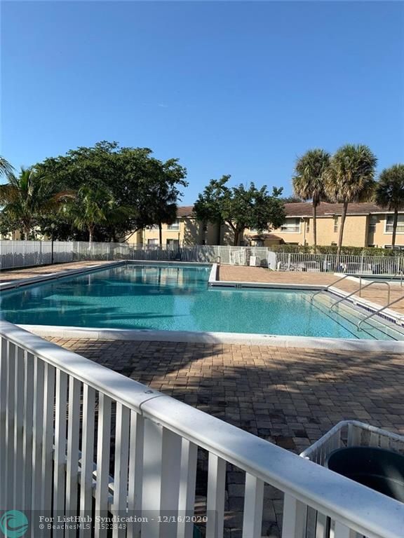 Foto del edificio - 1006 Twin Lakes Dr
