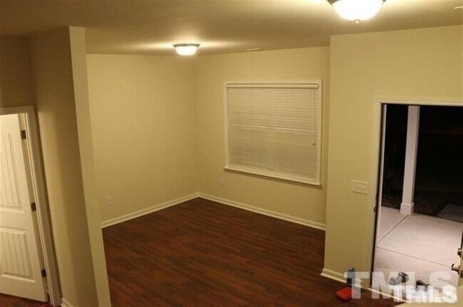 Building Photo - 2673 Averon Dr