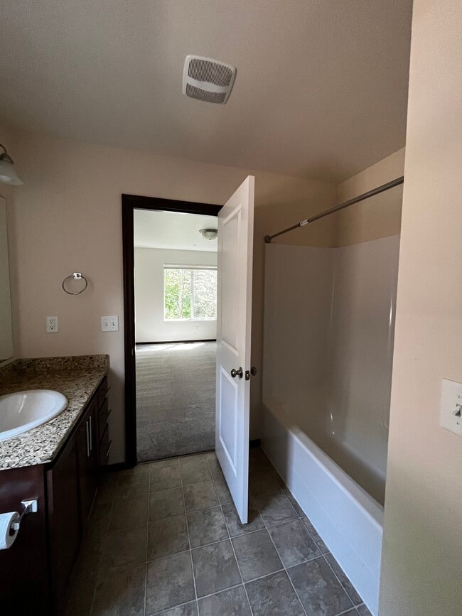 Building Photo - 703 Kodiak Ln