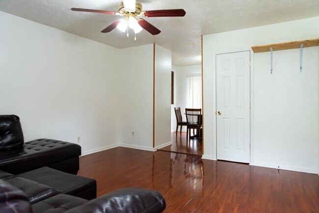 Foto del edificio - 6205 Fieldcrest Dr