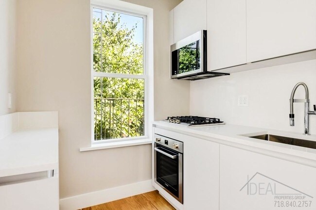 Building Photo - 4 bedroom in Brooklyn NY 11215