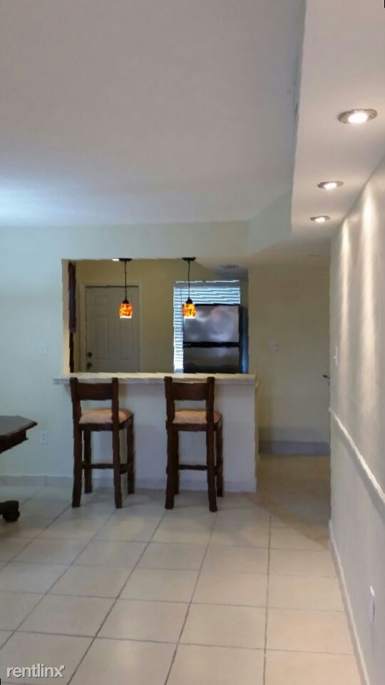 Foto del edificio - 1201 NE 191st St
