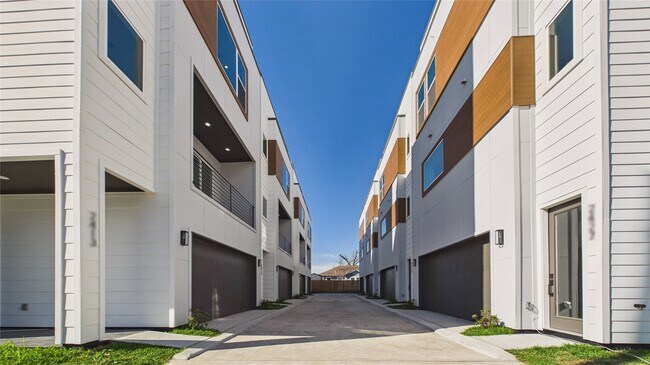 Foto del edificio - 2415 Harrington St