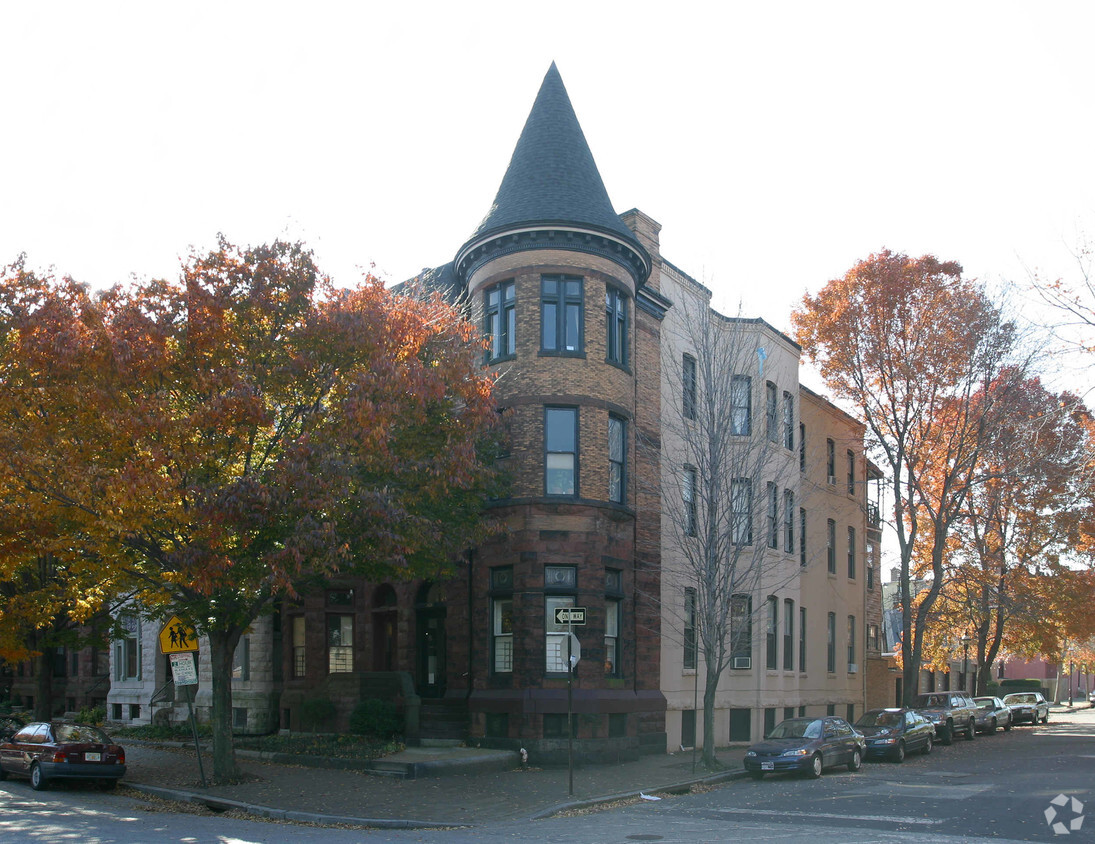 Building Photo - 1422 W Mount Royal Ave