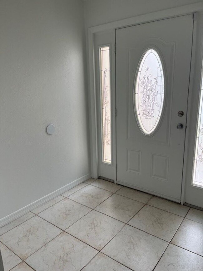 Foto del edificio - ***4 Bed 3.5 Bath in Tuscawilla!***
