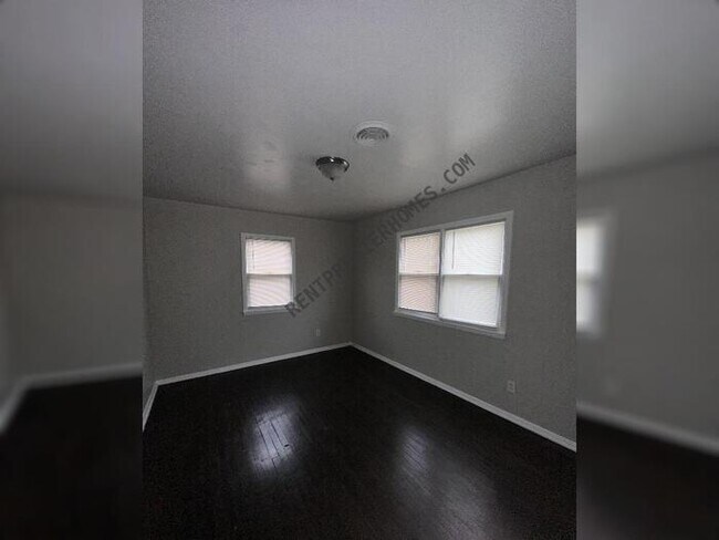 Building Photo - 901 NW 89th St
