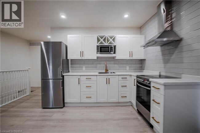 Building Photo - 169 Drummond St