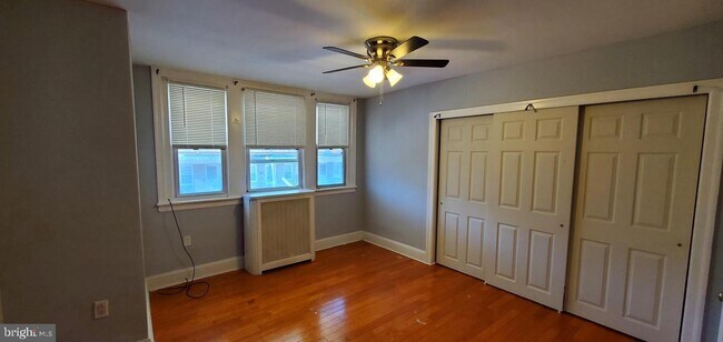 Building Photo - 4737 Oakmont St