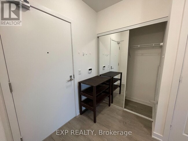 Building Photo - 4677 Glen Erin Dr