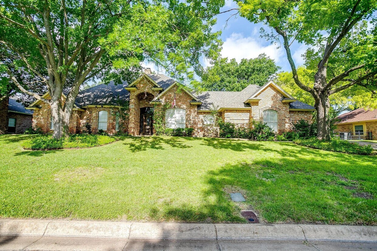 Primary Photo - Bright & Modern 3 Bed, 2 Bath with a Pool ...